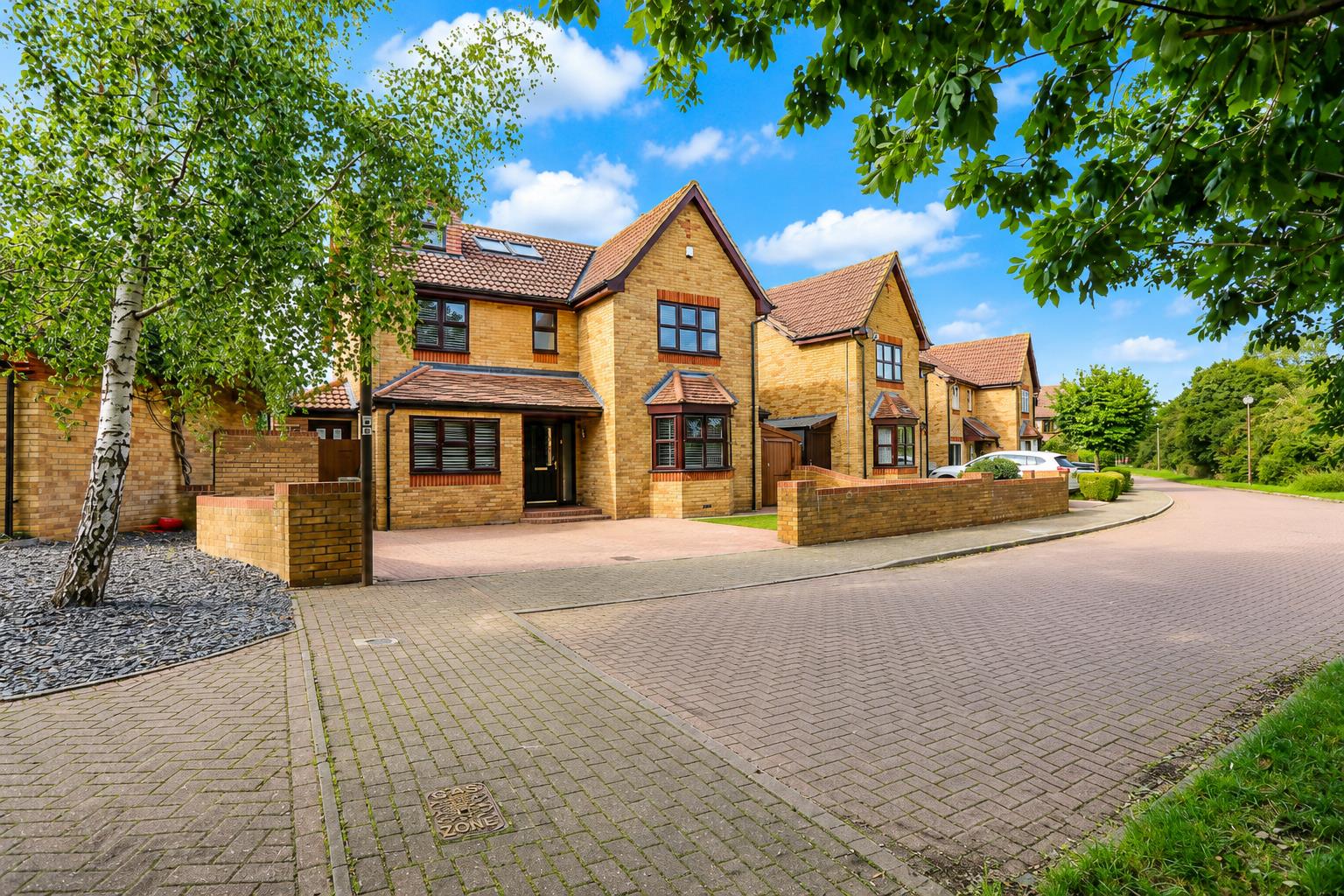 6 bed property in Hartland Avenue, Tattenhoe